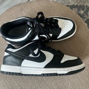 Nike Panda Dunks size 4Y - GUC